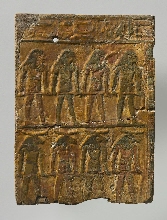 Fragmenten van een lijkkist met inscriptie