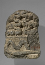 Petite stèle avec inscription : serpent et six crocodiles
