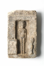 Small monument: naked woman in a small shrine