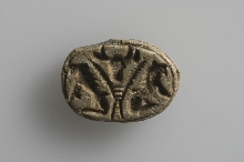 Scarab with lions and bucranium