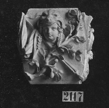 Decoratief fragment met hoofd van de jonge Hercules