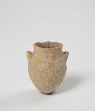 Vase à panse ovoïde et anses