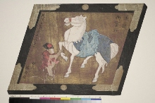 Un singe accompagnant un cheval blanc (format ema)