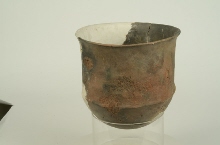 Carinated vase with wide opening