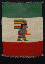 Tapis tricolore orné d'un personnage coiffé de plumes