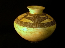 Vase à décor géométrique peint