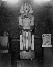 Statue de pharaon assis (Aménophis III ?)