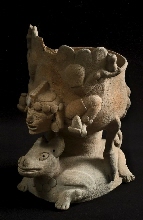 Vase effigie représentant le dieu plongeant associé au chien