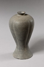 Melon-shaped prunus vase (Kor. maebyong)