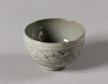 Small bowl with decoration of cranes and clouds