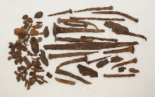 Fragmenten van ijzer, waaronder nagels
