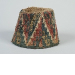 Hat with stairs-shaped decoration
