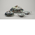 Large and small tureen and two sauce boats with tobacco leaf pattern