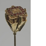Pin with pyramid-shaped head in cloisonné and granulated filigree