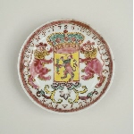 Saucer with coat of arms V.O.C. (Vereenigde Oostindische Compagnie) - Heeren XVII