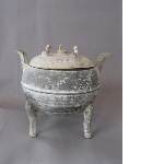 Ceremonial food offering vessel with lid (ding 鼎)