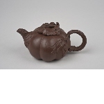 Teapot in the shape of a gourd