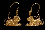 Small ear hangers in the shape of a lion